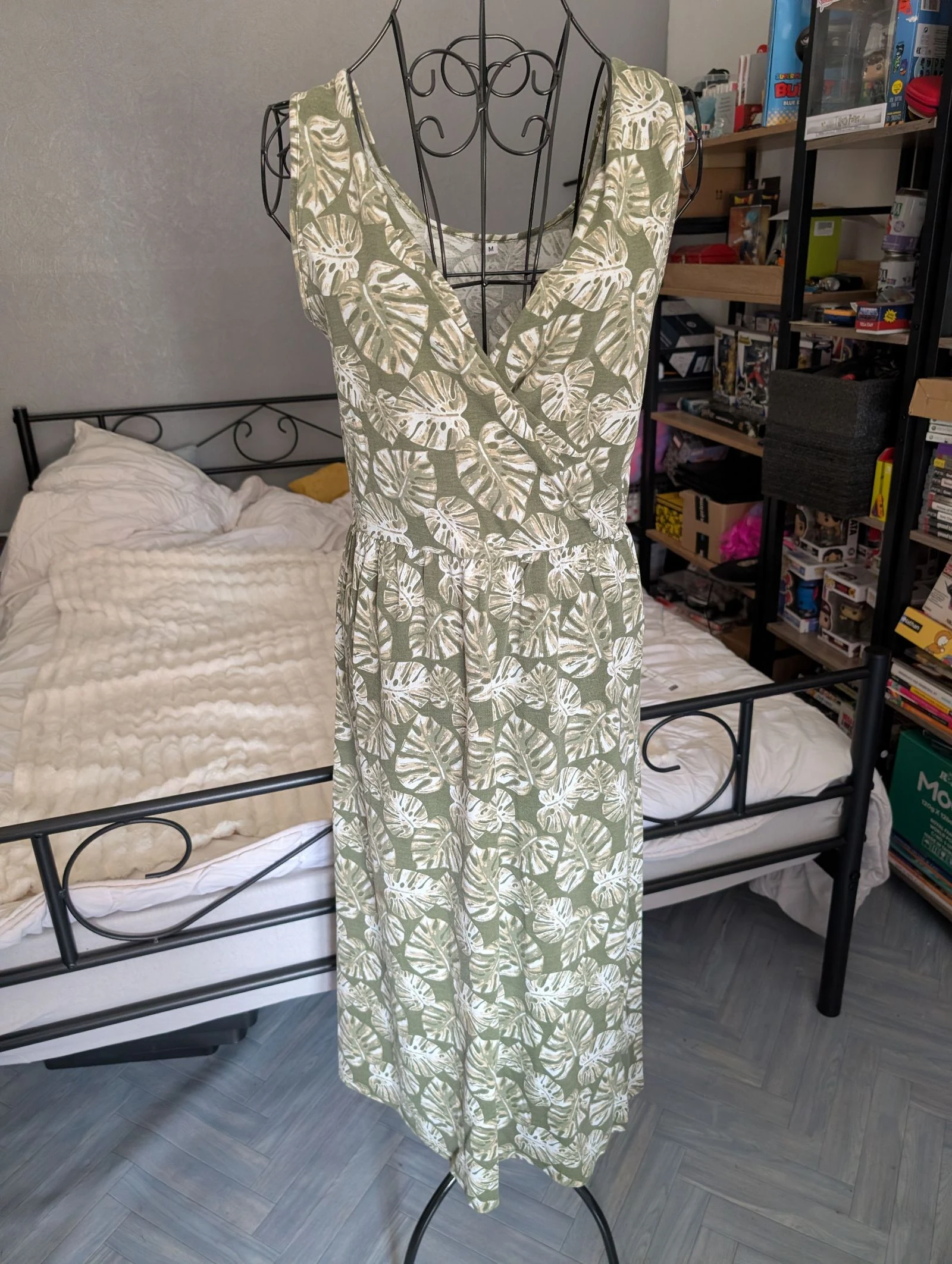 Magnifique robe longue fluide kaki imprimé monstera / tropicale taille M